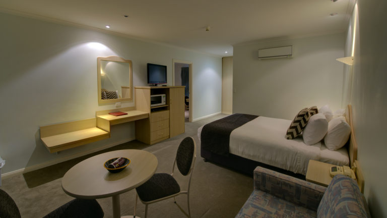 Charles Rasp Motor Inn | Luxury Group Accommodation Broken Hill